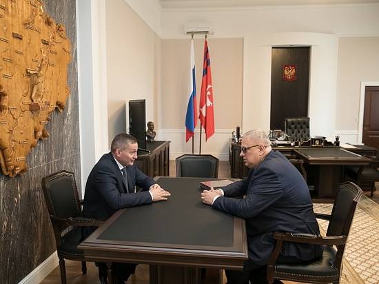 Андрей Бочаров и председатель Фонда содействия реформированию ЖКХ обсудили вопрос аварийного жилья