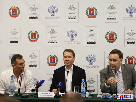 Актер Евгений Миронов прибыл в Камышин на театральный фестиваль