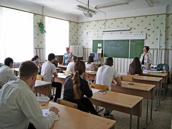 Более 1350 волгоградских выпускников сдают литературу и географию