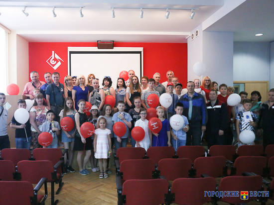 «Красный Октябрь» вручил 110 путевок в лагеря детям сотрудников