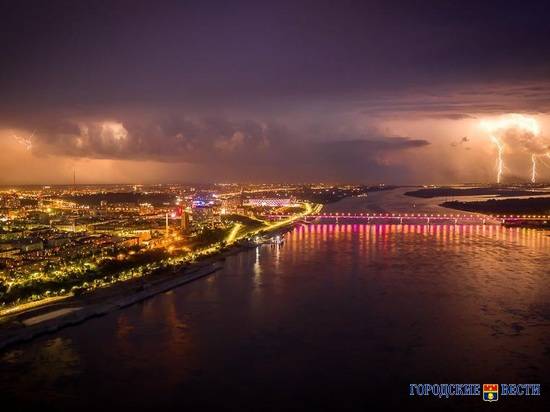 Сильнейшая гроза вызвала переполох среди волгоградцев