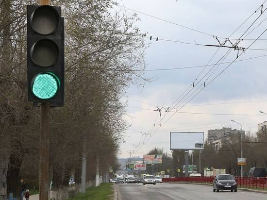 Новый современный светофор заработал в Советском районе