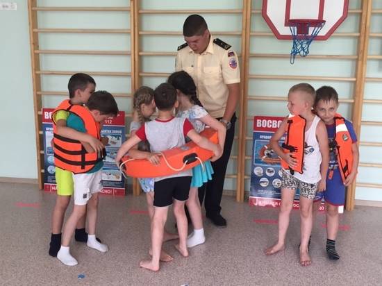Волгоградские спасатели побывали в гостях у дошколят