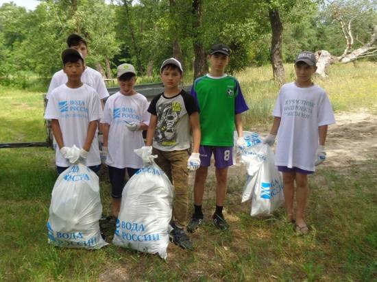 Волгоградские школьники навели порядок в природных парках
