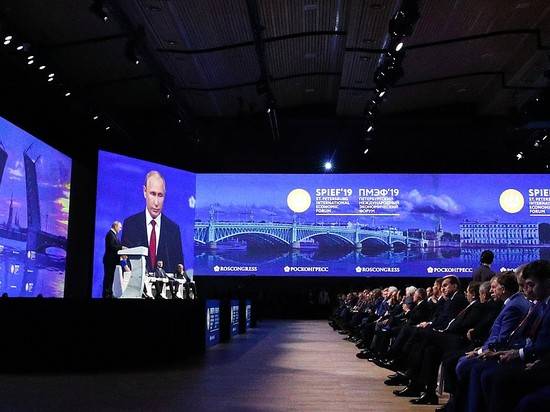 Волгоградская делегация продолжает работу на Петербургском экономическом форуме