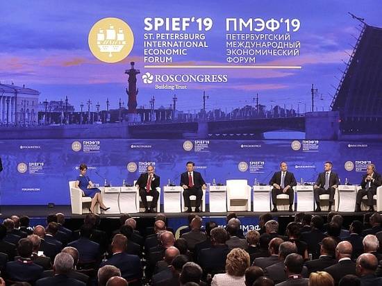 Андрей Бочаров принял участие в пленарном заседании ПМЭФ-2019