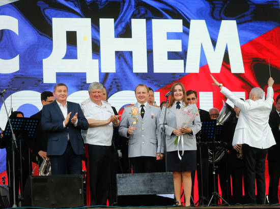 Гала-концерт и салют завершили празднование Дня России в Волгограде