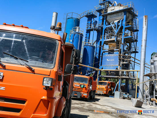 Предприятие в Волгограде может за час закатать в асфальт 850 кв. метров дороги