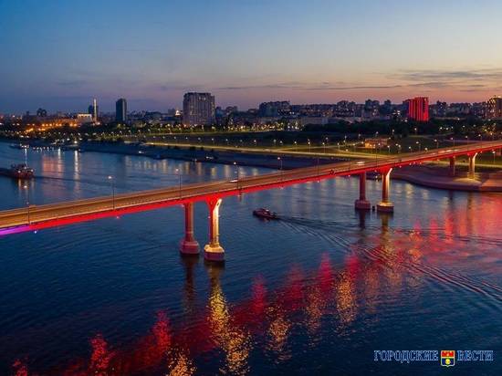 Ночную жизнь великой реки сняли корреспонденты «Городских вестей»