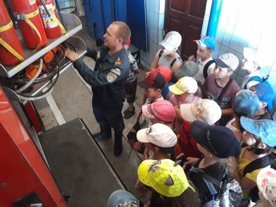 Волгоградские пожарные-спасатели провели день открытых дверей для детей