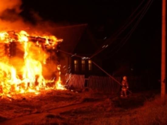 В Елани во вспыхнувшем сарае обгорел человек