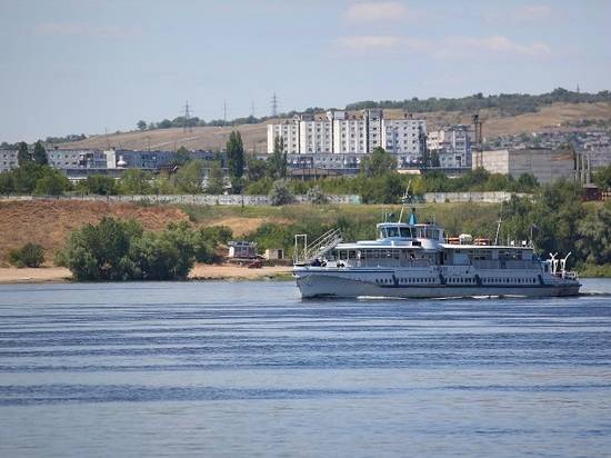 С пятницы почти вдвое увеличится количество рейсов на маршруте «Руднева - о. Сарпинский»