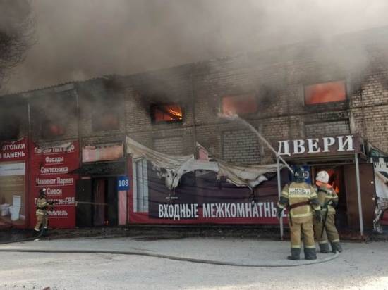 Пожар на строительном рынке в Волгограде ликвидировали
