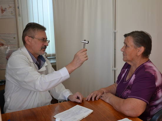 Волжские врачи провели медицинский осмотр в поселке Куйбышев