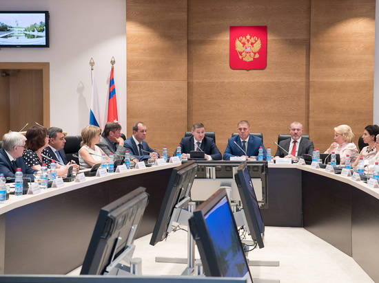 Андрей Бочаров подвел итоги совместной пятилетней работы с областным парламентом