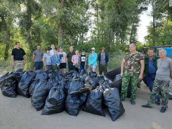 Экологи провели субботник в районе хутора Бобры
