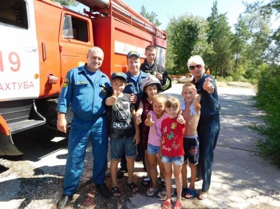 Волжские пожарные провели учения в детском оздоровительном лагере «Орленок на Ахтубе»