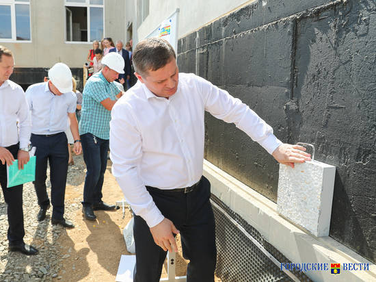 Андрей Бочаров проинспектировал строительство детских садов под Волгоградом