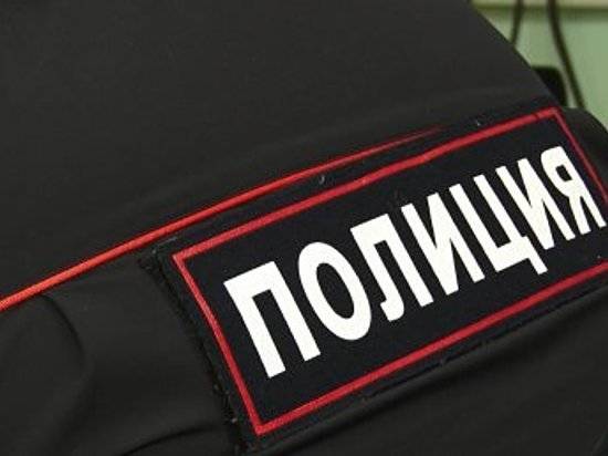 В Волгограде 20-летняя девушка стащила из гипермаркета наушники под кофточкой
