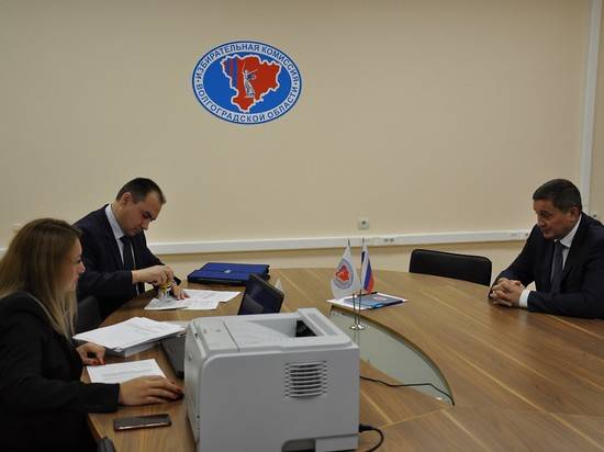 Андрей Бочаров первым сдал документы для регистрации на выборах губернатора Волгоградской области