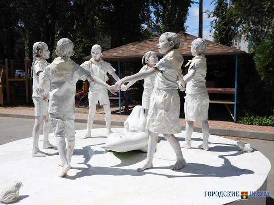 Юные волгоградцы готовятся показать «оживший» фонтан