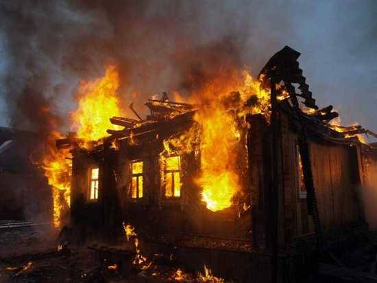 В Руднянском районе на пожаре в частном доме едва не погиб селянин