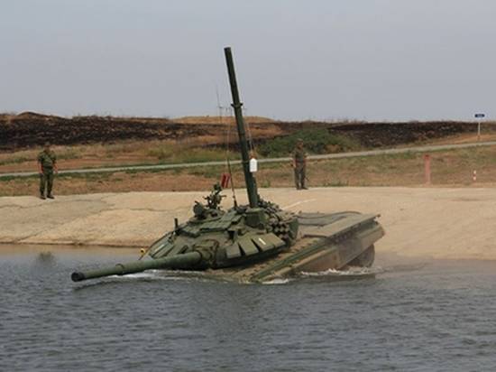 В Волгоградской области танкисты освоили подводное вождение