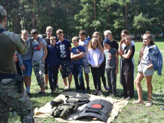 Волгоградские полицейские провели с трудными подростками мероприятие "Жить - это здорово!"