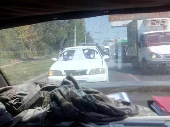 По Волгограду катается "глазастый" автомобиль