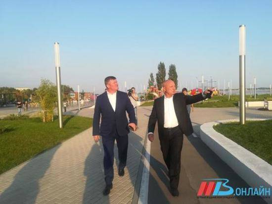 Глава Волгограда показал мэру Саратова преобразившийся город