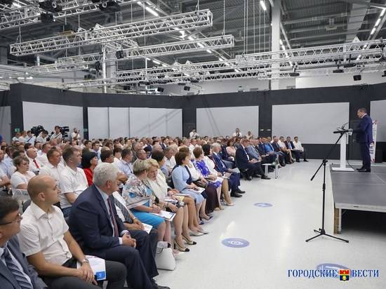 Андрей Бочаров на встрече с единороссами представил новый проект в сфере образования