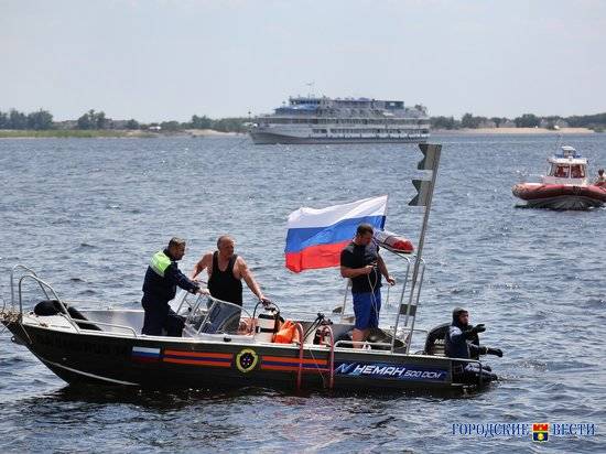 Друзья спасли тонущего на «диком пляже» в Волгограде товарища
