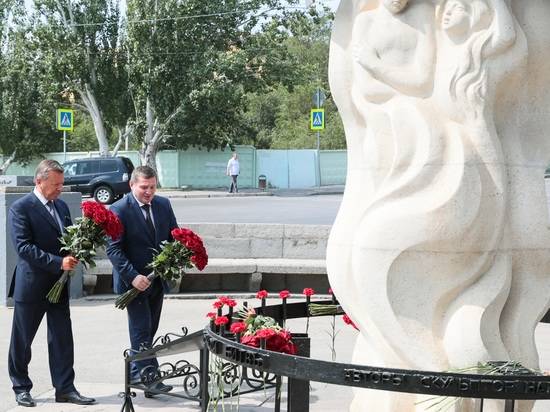 Виктор Зубков в Волгограде почтил память жертв бомбежки Сталинграда