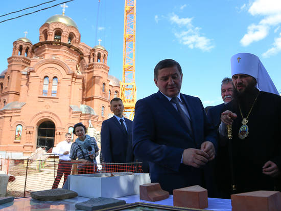 Андрей Бочаров: Возведение собора Александра Невского идет по графику