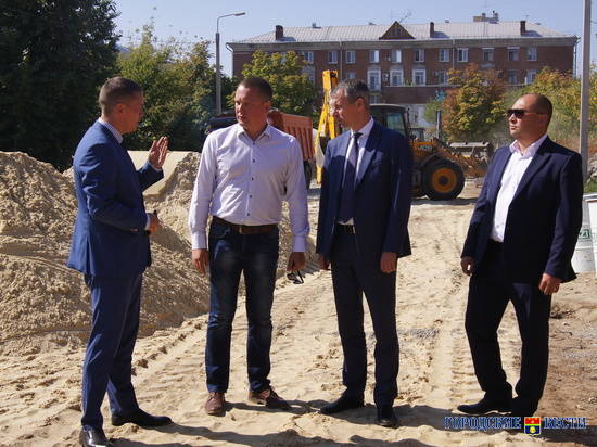 В Волгограде проинспектировали реконструкцию парка Гагарина