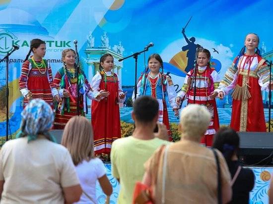 В Волгограде выбрали лучших уличных артистов и оживили скульптуры