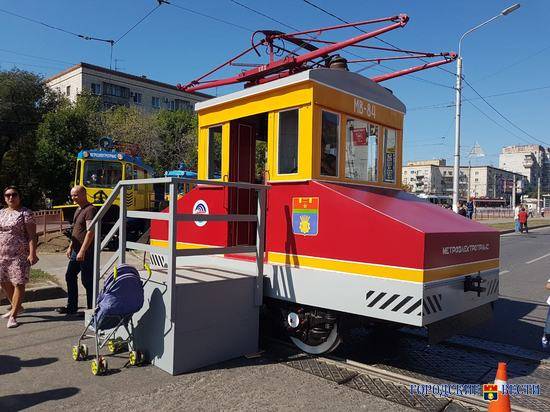 На выставке электротранспорта волгоградцам открыли кабины водителей