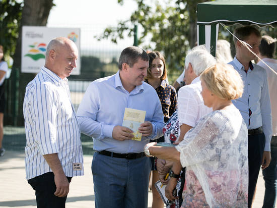 Андрей Бочаров и Виталий Лихачев прошлись по Волгограду в День города