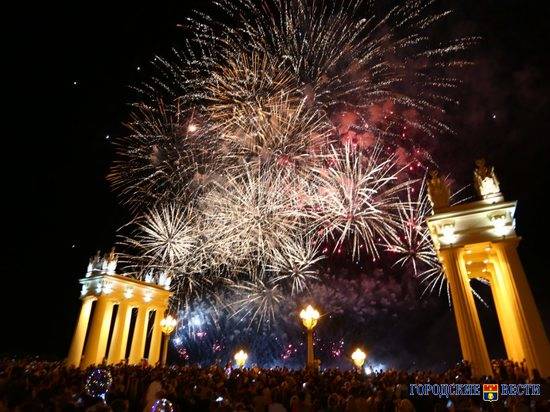 Гала-концерт и праздничный салют завершили День города в Волгограде