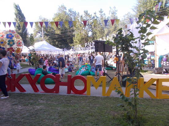 Фестиваль еды "Вкусно маркет" прошел в Волгограде: от лангустинов до нефтяного мороженного