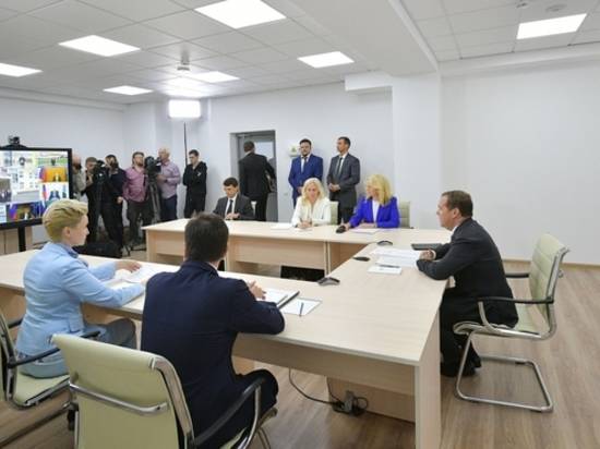 Дмитрий Медведев оценил на «отлично» развитие системы образования в Волгоградском регионе