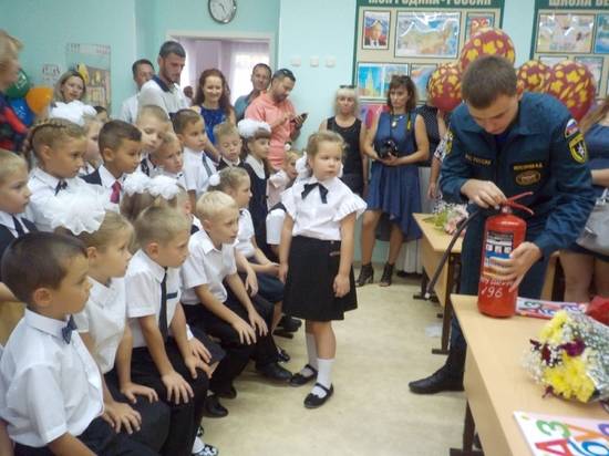 В Волгограде сотрудники МЧС напомнили школьникам о пожарной безопасности