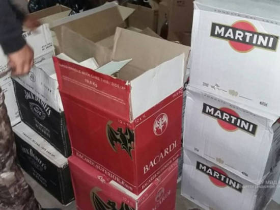 В Михайловском районе полицейские изъяли 6000 бутылок поддельного алкоголя