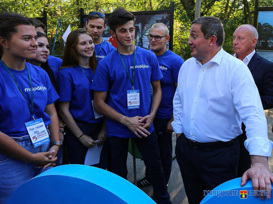 Андрей Бочаров пообщался с молодежью на форуме «Пятый семестр»