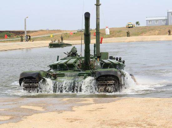 В Волгоградской области танкисты опустились под воду на 5 метров