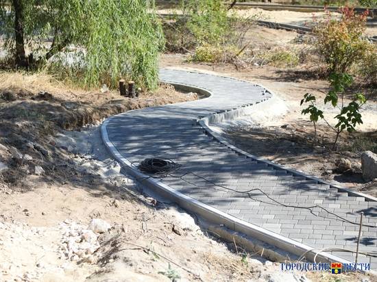 На правом склоне поймы реки Царицы обустраивают терренкурные маршруты