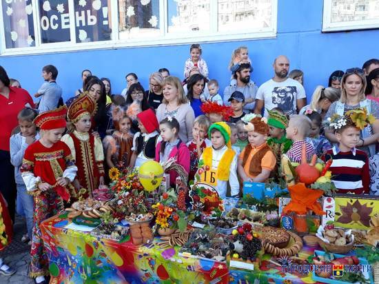 Приятное и полезное: в волгоградских школах в день выборов проходят концерты и выставки