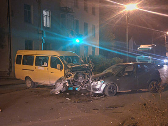Серьезная авария с участием маршрутки произошла в Камышине