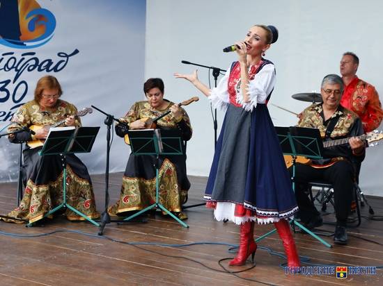 Волгоградцев порадовал концертом ансамбль народных инструментов «ЦарицынЪ»