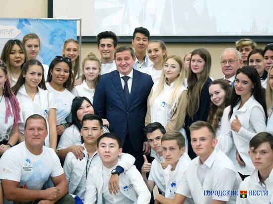 Андрей Бочаров обсудил развитие добровольческого движения с волгоградскими волонтерами